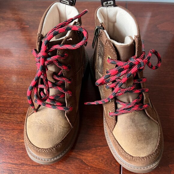 UGG boys' weatherproof easy-on boots - Picture 1 of 6